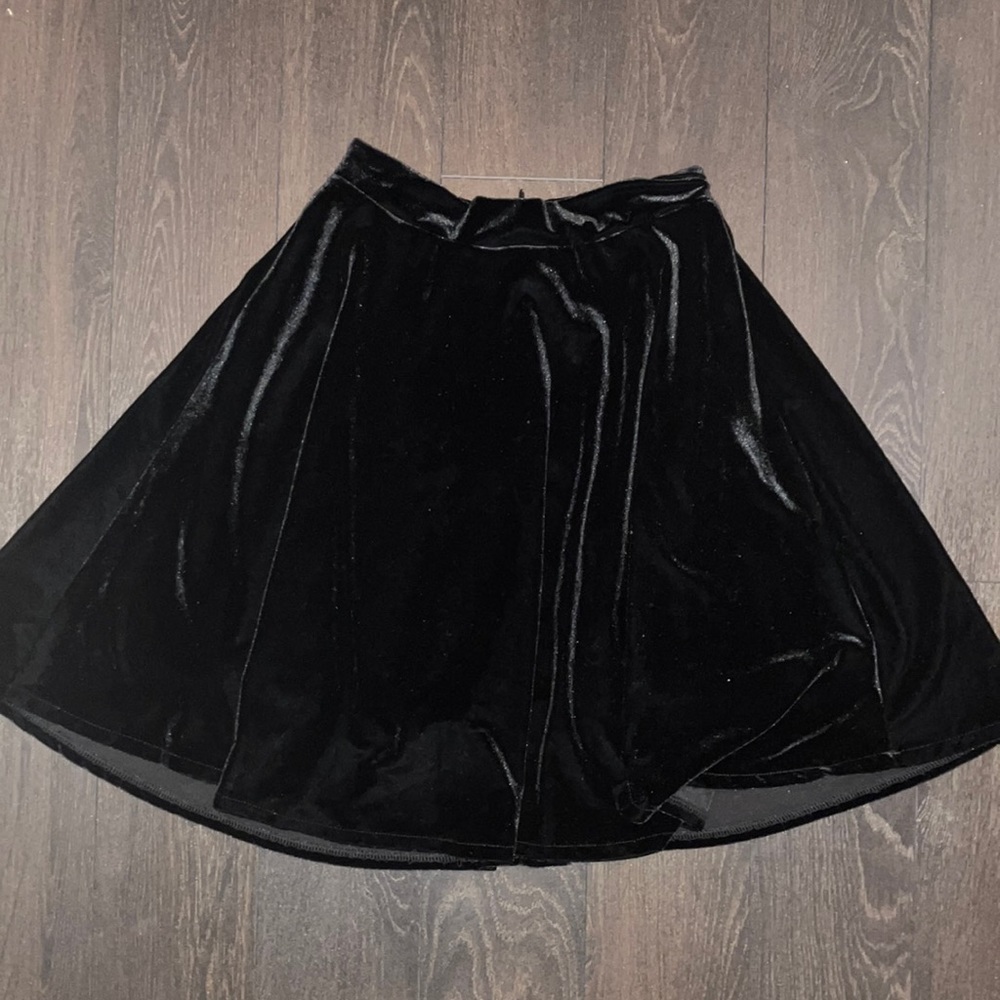 Velvet black circle skirt - Picture 4 of 9